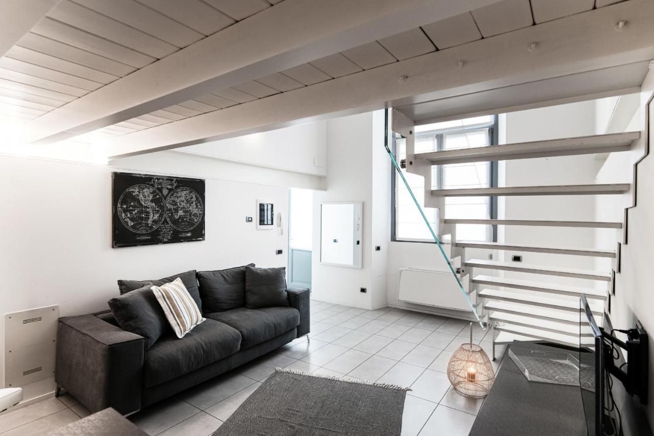 Como City Loft - BymyhomeinКомо Екстериор снимка